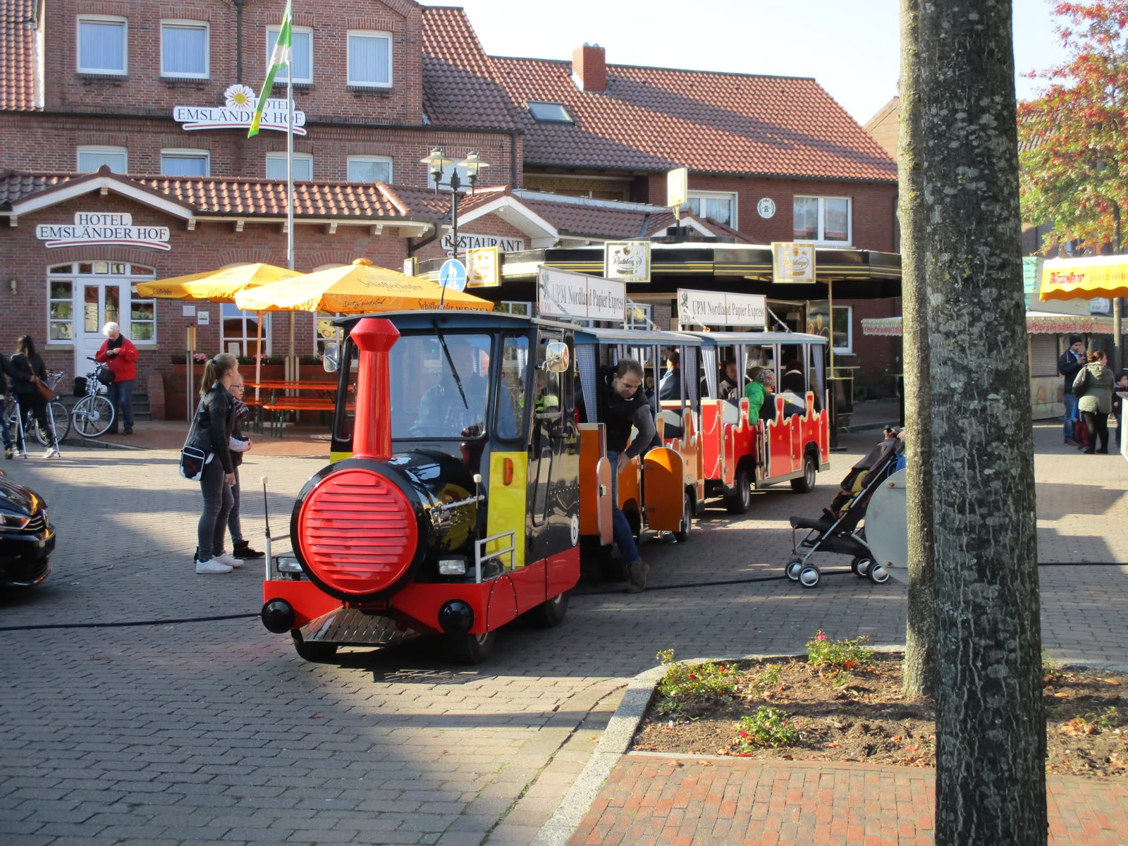 Bimmelbahn auf der Kirmes in Dörpen